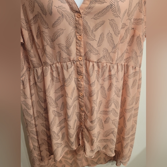 Torrid 3 hi-low top - Picture 5 of 7